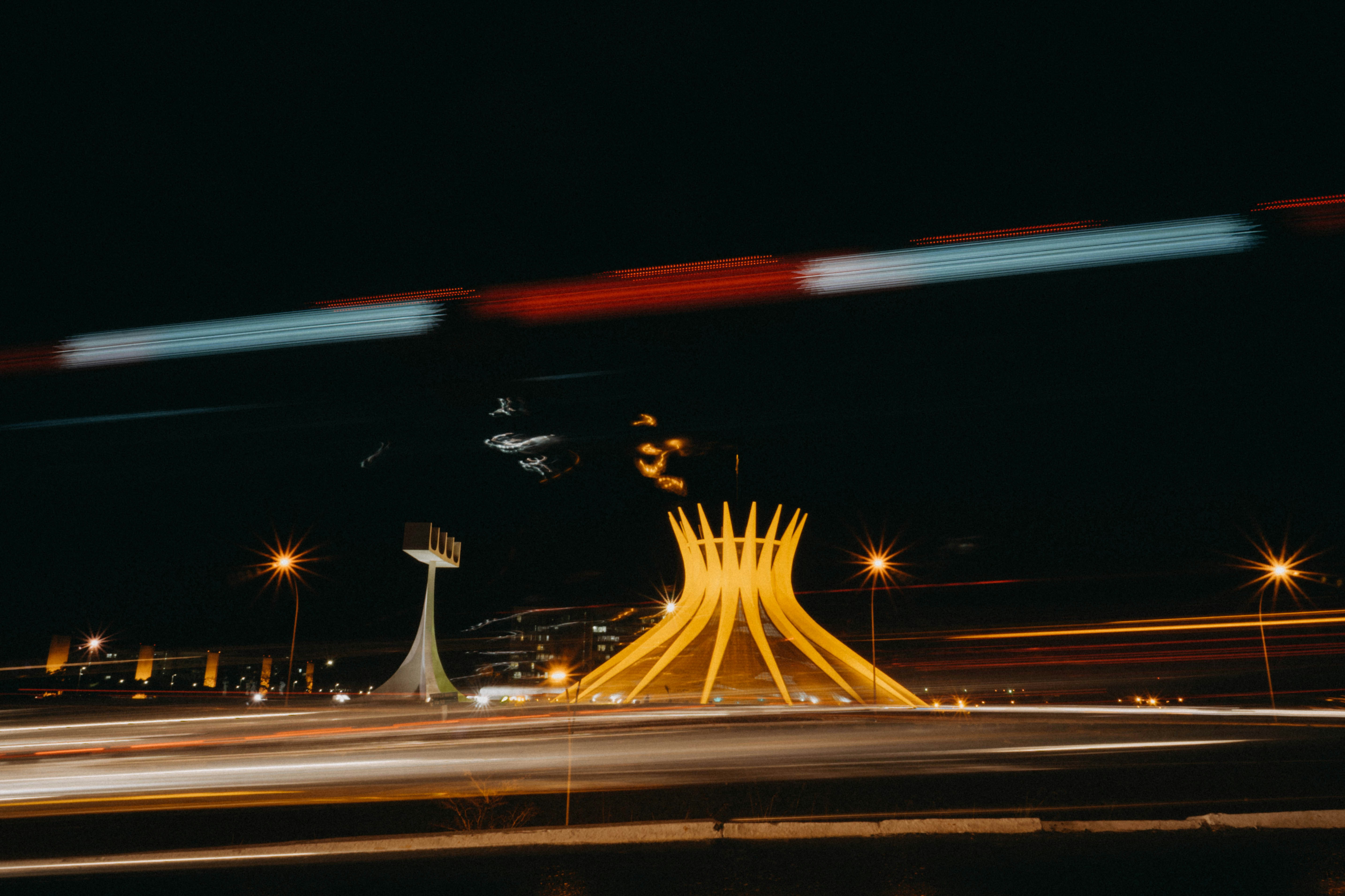 Imagem do Catedral Metropolitana Nossa Senhora Aparecida, em Brasília. Foto tirada pelo fotógrafo Daniel Costa.